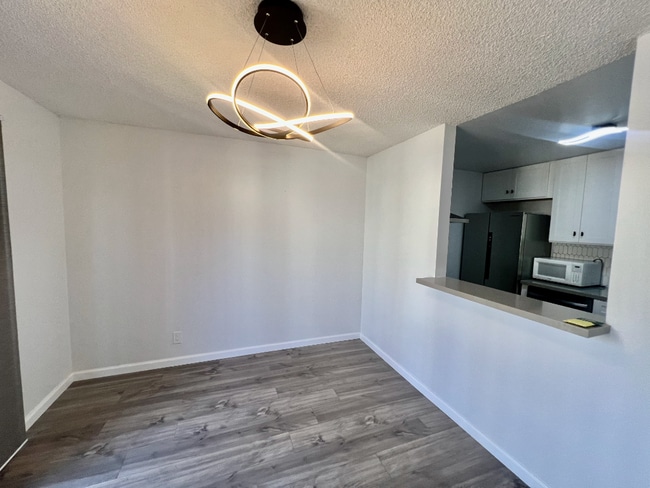 Photo - Beautiful Remodeled Condo for Rent in Downtown Concord! Move in by March 15th and receive 1/2 off... Unidad F