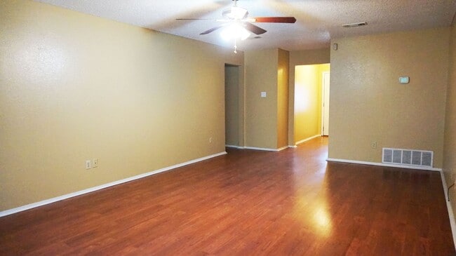 Photo - 2806 Derby Dr