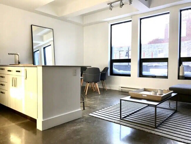 Photo - 3827 Boul. Saint-Laurent