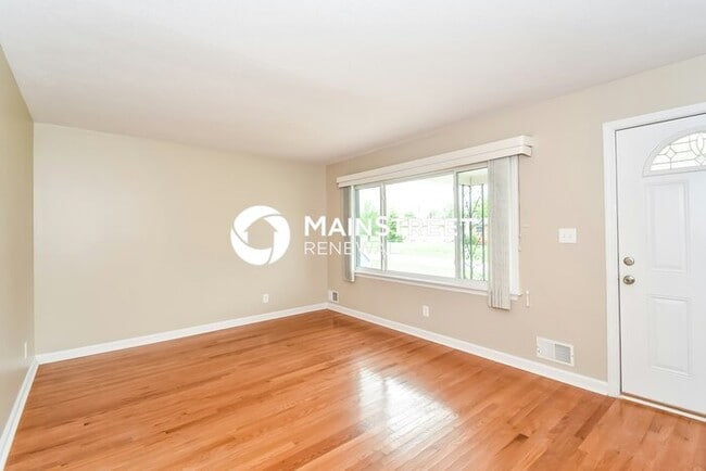 3 Bedroom Pet-Friendly Home in Hillview, KY with Main Street Renewal