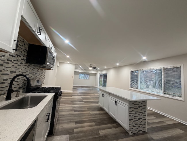 Photo - 18104 Paxton Ave