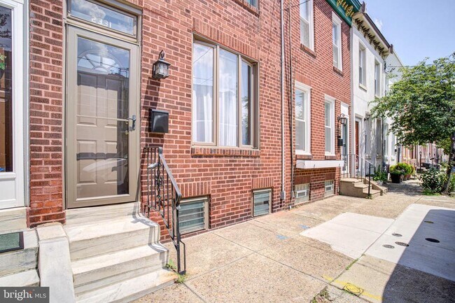 Building Photo - 2331 E Hazzard St Rental