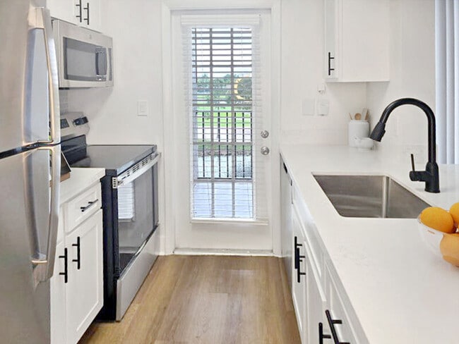 2 BR, 2 BA - Kitchen