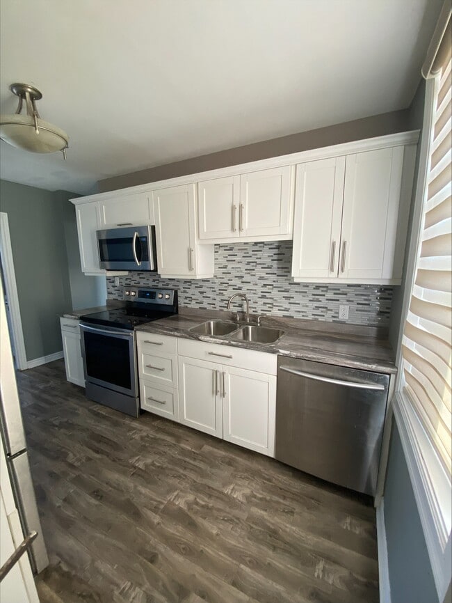 Photo - 1030 Riverside Dr