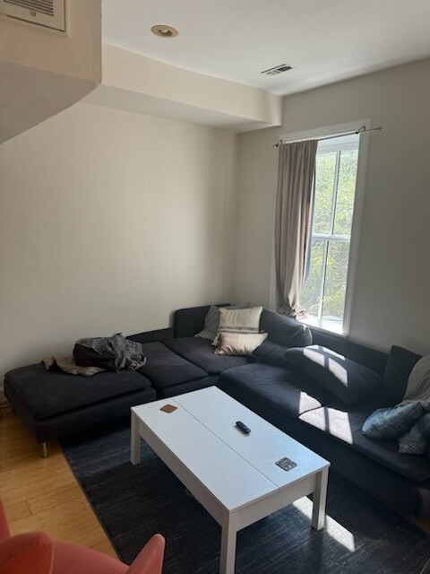 Photo - 909 O St NW Unidad 4