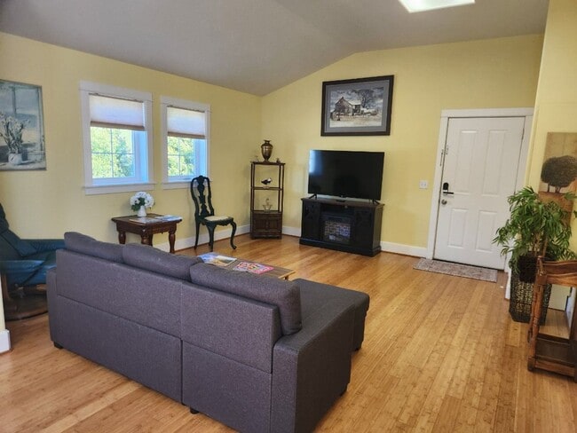 Photo - Studio Apartment on 27 Acre Estate | Avail... Unit Juliet Carriage House #3