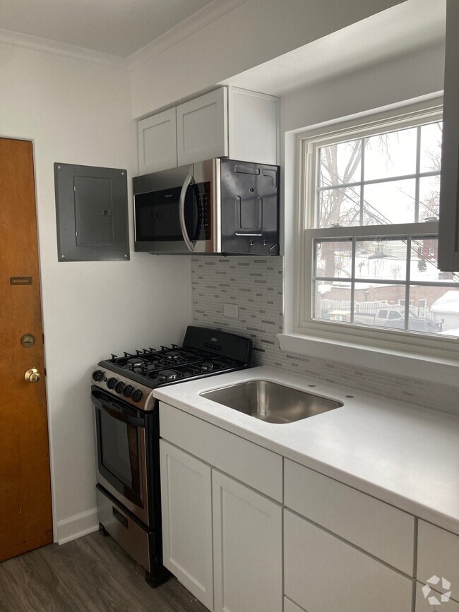 Building Photo - 932 42nd St Unit 936 B Rental