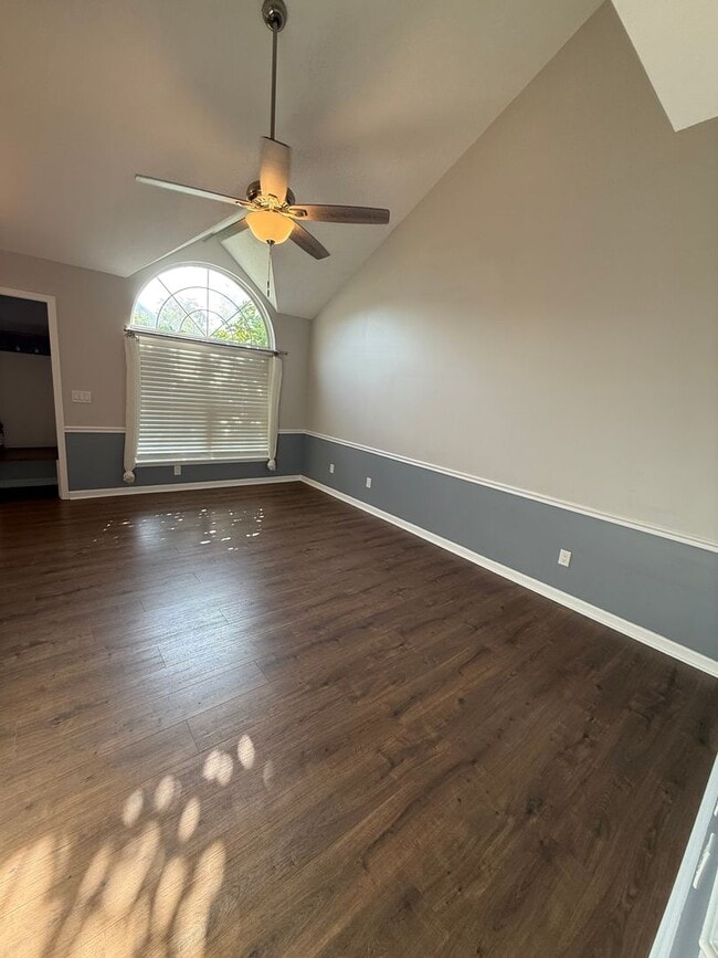 Photo - 10412 Pinoak View Dr