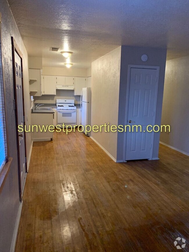 Building Photo - 1 Bedroom, 1 Bath Duplex Rental