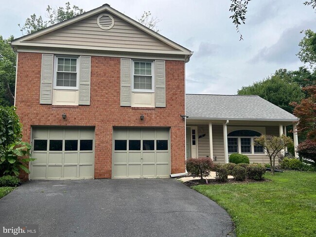 6 Bouldercrest Ct