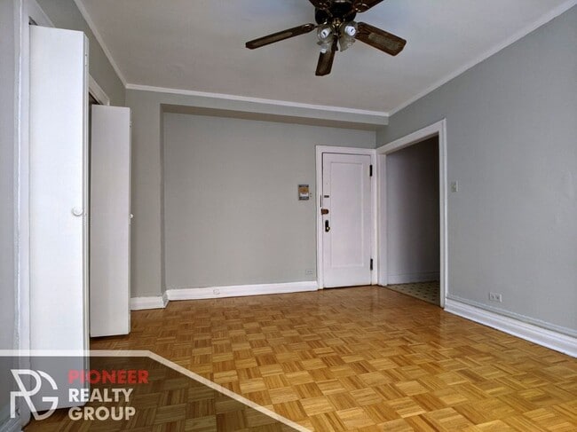 Photo - 711 W Belmont Ave Unit 211