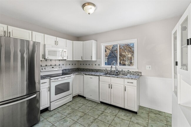 Photo - 835 N Forest Ave