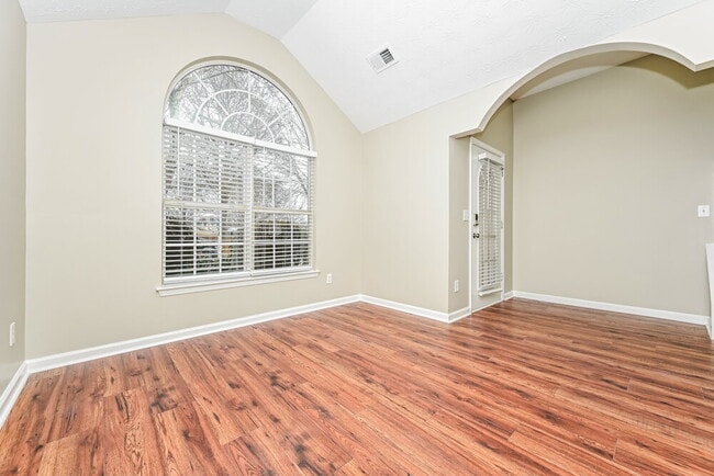 Photo - 330 Greenway Dr