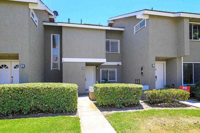 Building Photo - Beautiful 2 bedroom Irvine Townhome