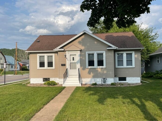 Building Photo - 654 22nd St N Rental