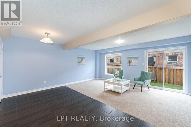 Photo - 124 Parkinson Crescent