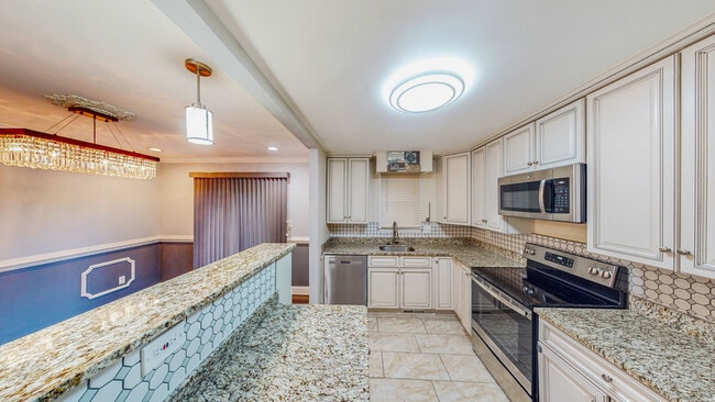 Photo - 5512 Hamilton Ave