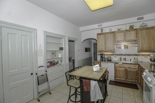 Photo - 3236 N Racine Ave Unit J01P