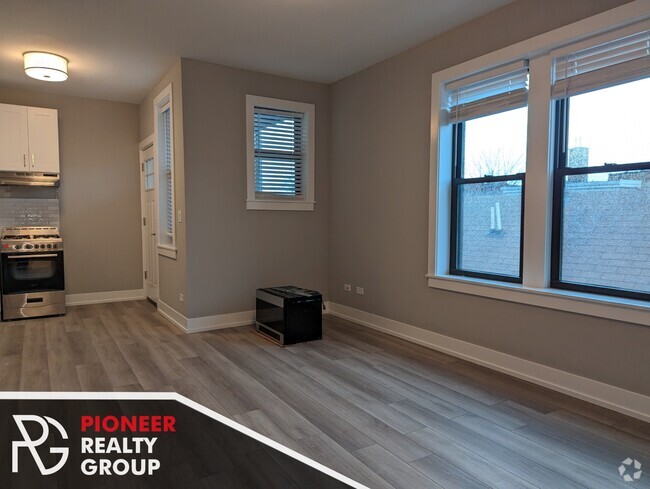 Building Photo - 3937 N Janssen Ave Unit s1 Rental