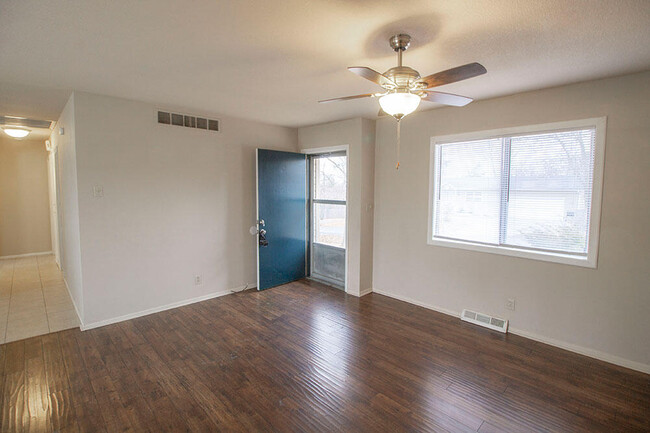 Photo - 36 E Clearview Dr House