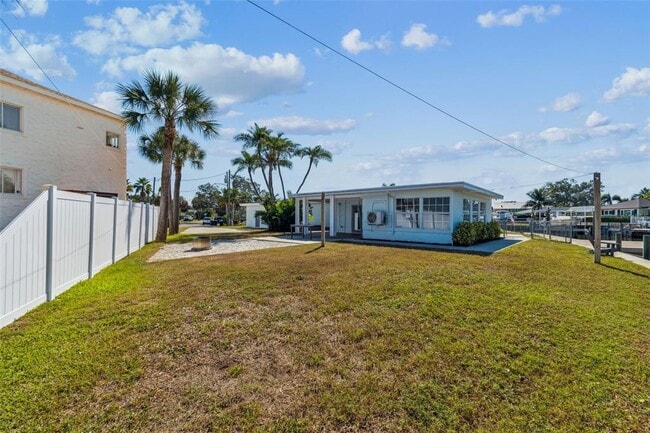 1733 Bayou Grande Blvd NE