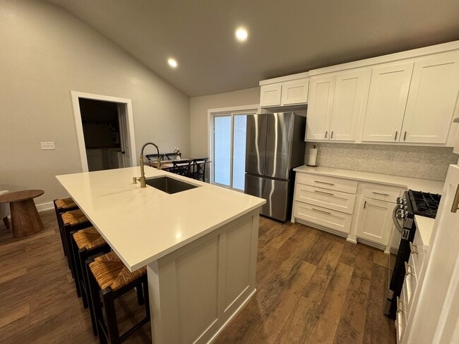 1309 E Seminole Ave