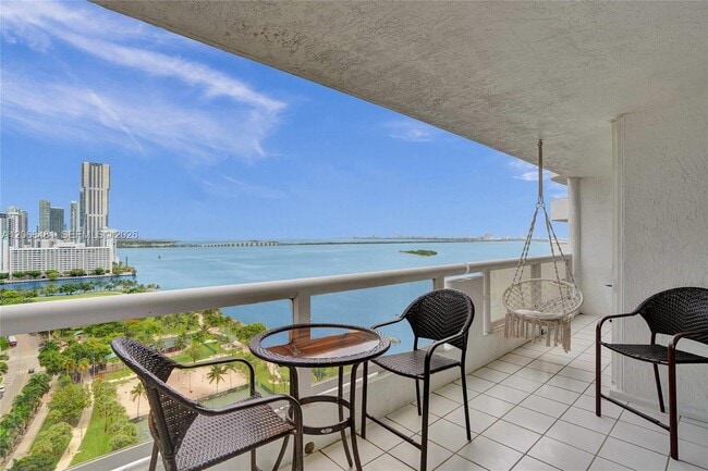 Building Photo - 1717 N Bayshore Dr Unit A-2440