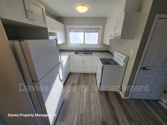 Photo - 12927-12982 82 St NW