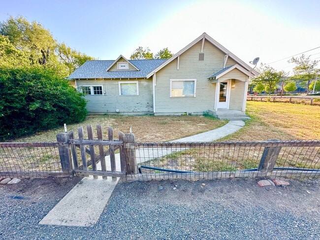 2 Bedroom 1 Bathroom Home with Acreage in ... - 2 Bedroom 1 Bathroom Home with Acreage in ...