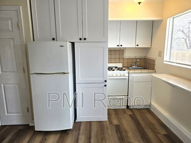 Photo - 445 Roberts St Unidad B