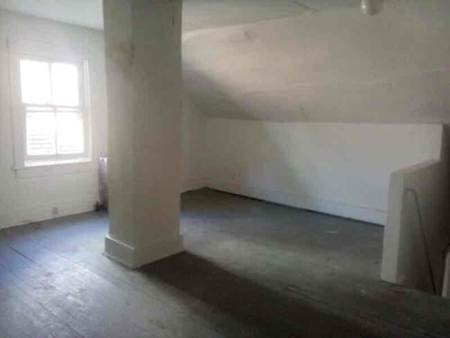 Photo - 310 E Snyder Ave