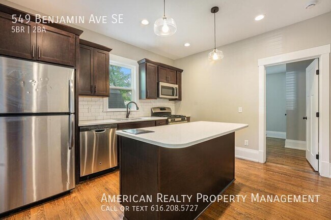 Photo - 549 Benjamin Ave SE