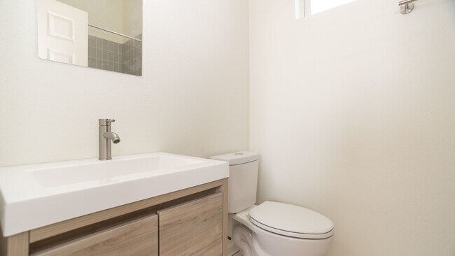 Photo - 1440 N Washtenaw Ave Unit 2