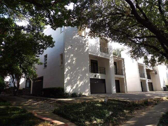 Building Photo - 3910 Buena Vista St Rental