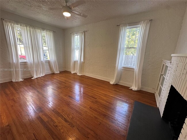 Photo - 411 SW 19th St Unit 1-2