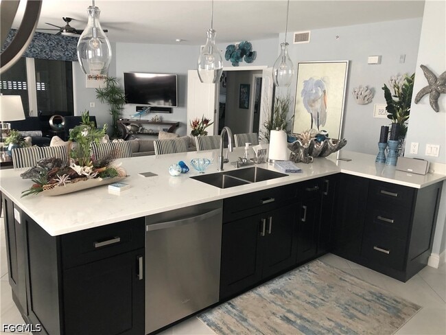Building Photo - 11021 Gulf Reflections Drive Unit 101