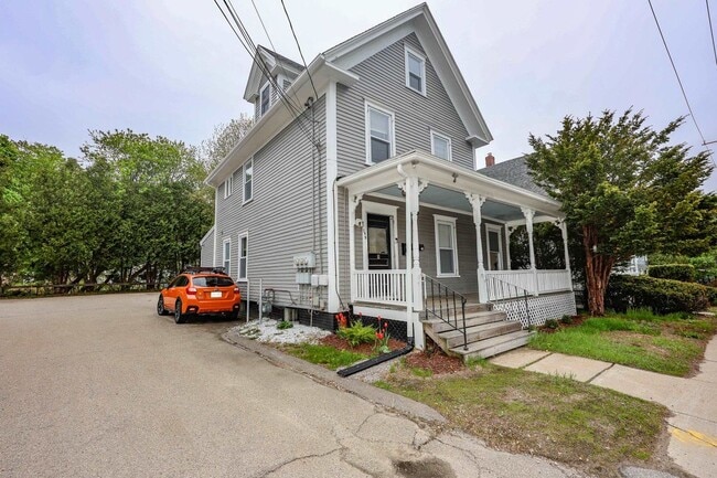 Photo - 749 Central