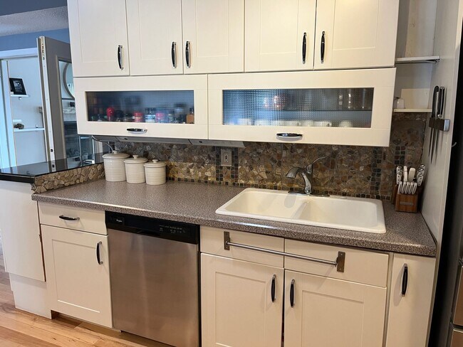 Photo - Beautiful 4 Bedroom, 3 Bathroom Home in Desirable Country Club Manor