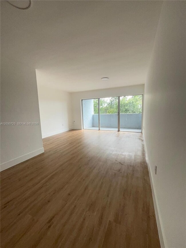 Building Photo - 9357 Fontainebleau Blvd Unit D422