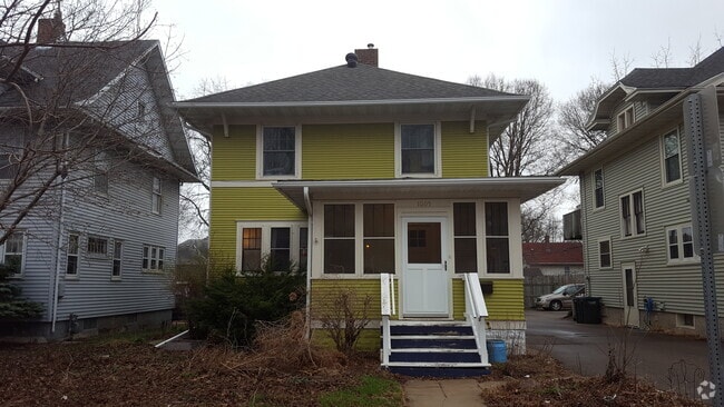 Building Photo - 1005 1st St SW Rental