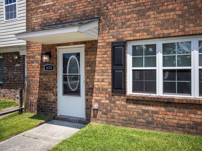 Photo - 635 Myrtlewood Cir