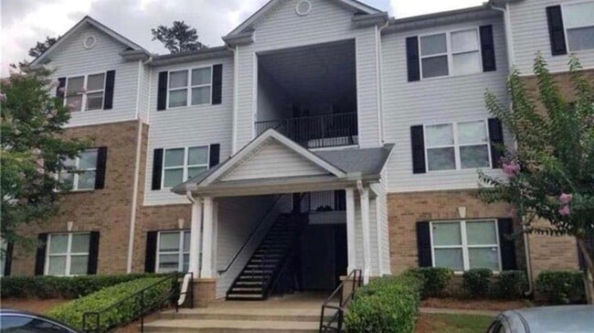 Building Photo - 10201 Fairington Ridge Cir