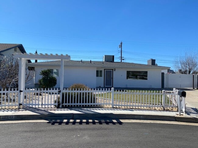 Beautiful 4 bed/ 2 bath home in upper Yuca... - Beautiful 4 bed/ 2 bath home in upper Yuca...
