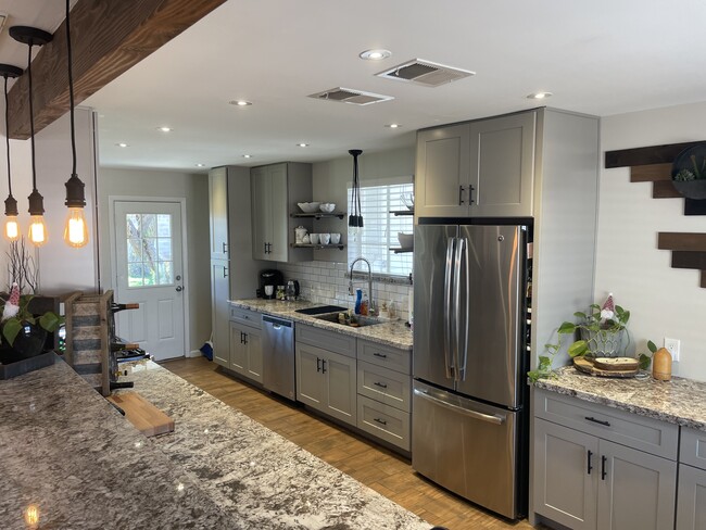 Kitchen - 911 E San Juan Ave Casa