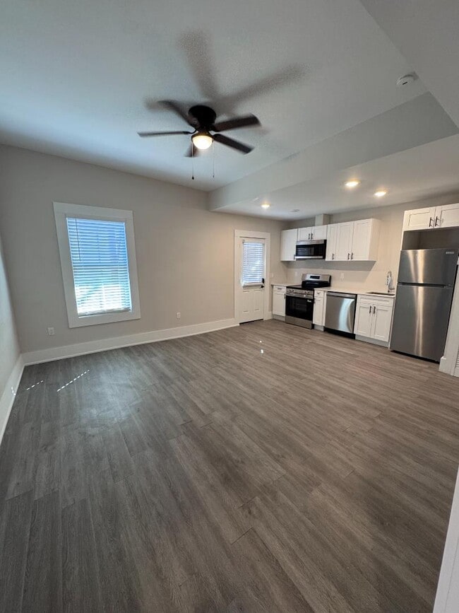 Photo - 300 E 3rd St