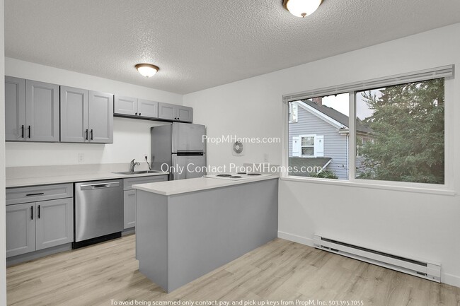 Building Photo - Updated Two Bedroom Unit 714 9th Street