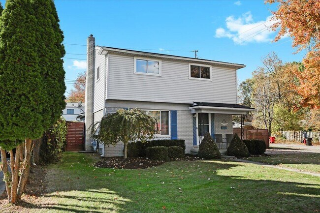 Photo - 29945 Everett St