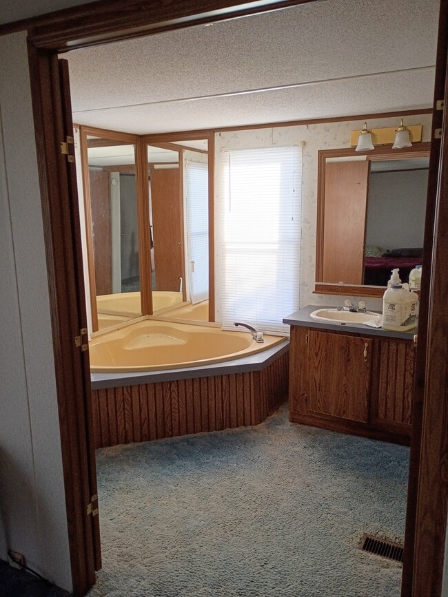 Photo - 643 Kelly Rd