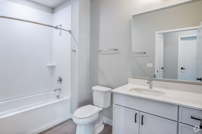 2BR, 2BA - 1,258SF - Secondary Bathroom