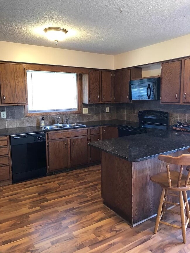 Photo - 8466 144th St W